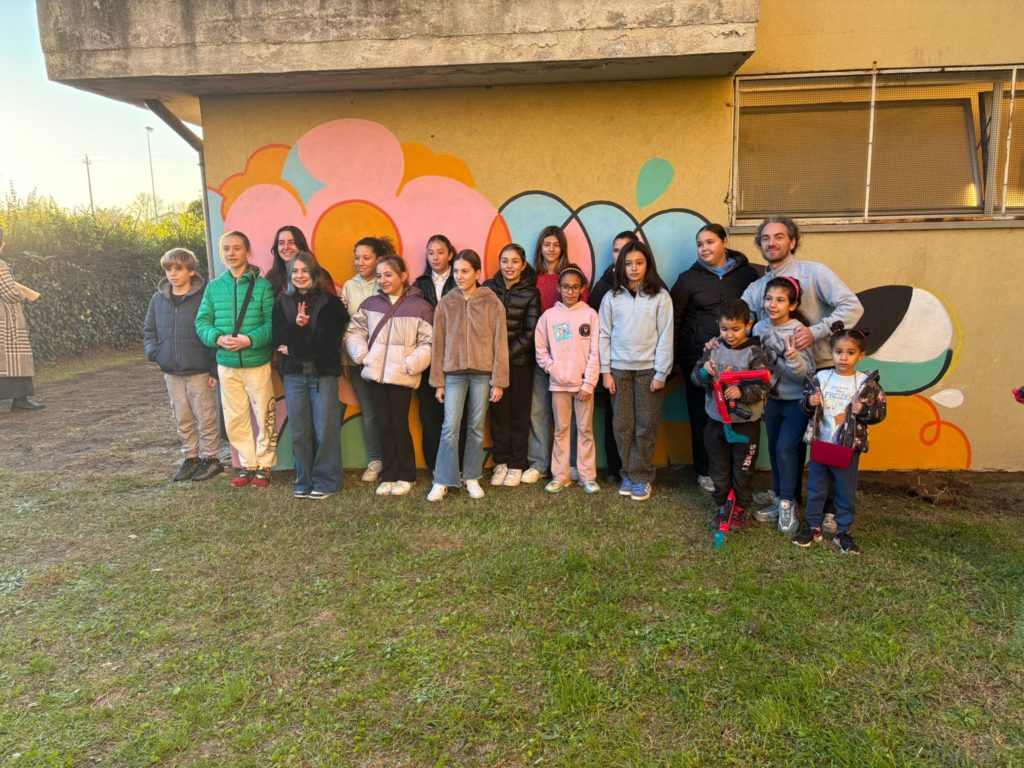 inaugurato-il-murales-del-condominio-case-gialle-unopera-collettiva-che-racconta-la-comunita